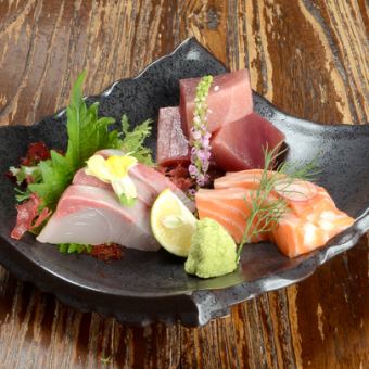 Assortment of three types of sashimi