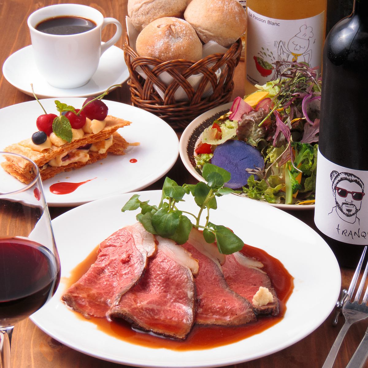 Spend a luxurious time from noon with exquisite French and wine ♪