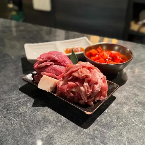 고기의 맛을 끌어내고 과미가되는 극한의 소금, 소스