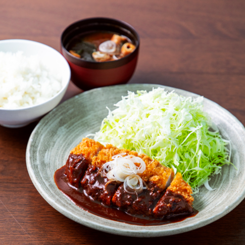 名古屋名物の味噌カツはこだわりの八丁味噌を使用しております