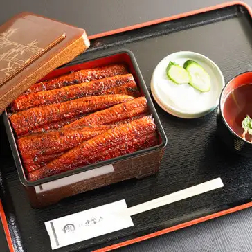 厳選したこだわりの日本鰻を関東風蒸し焼きでご提供。絶品の秘伝のタレも自慢です!