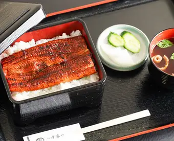 当店自慢の【　うな重　～並～　】お吸い物・香の物付き