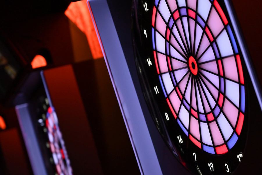 【朝5時まで営業♪2次会にも最適】最新ダーツライブ機種を全部で10台ご用意しております！ゆとりがあるのでゆったりお使い頂けます。おひとり様でも仲間とでも居心地の良い空間です！朝5時まで時間を気にせず楽しみましょう★【ダーツ×カラオケ×個室】