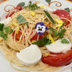 フレッシュトマトとモッツァレラチーズのスパゲッティ