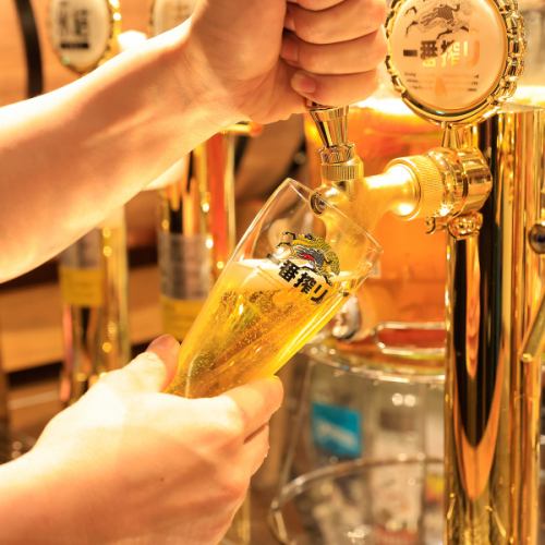 Barrel beer server & over 100 types of drink menu♪