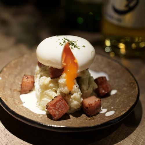 ユニークなメニュー名が魅力！思わず写真を撮りたくなる料理たち　550円(税込)～