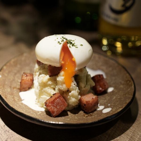 ユニークなメニュー名が魅力！思わず写真を撮りたくなる料理たち　550円(税込)～