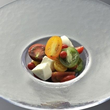 4 종의 토마토와 모짜렐라 "붓화라"의 카프 레세
