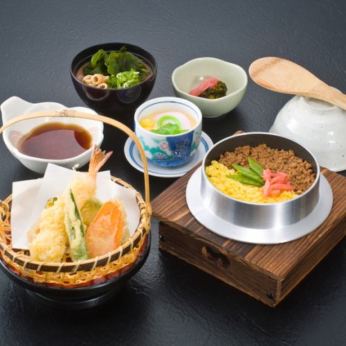 Pot rice and tempura set meal