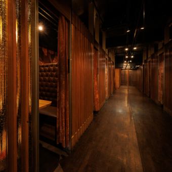 少人数様でも、団体様でも個室席をご用意致します。様々な用途にあわせて個室をご活用下さいませ。