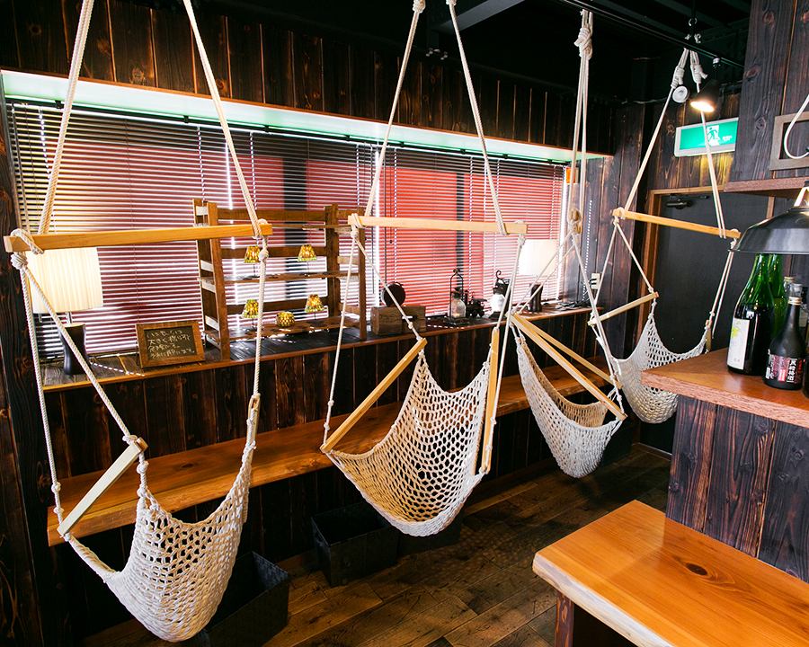 You can actually sit in the hammock and enjoy your meal!