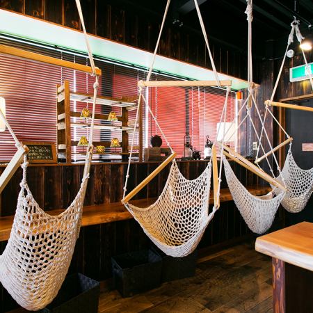 It is the only hammock seat in Kawagoe.Brazilian style hammock for one person.It's unlikely that you'll have alcohol in a hammock, right? You can enjoy alcohol in a hammock at our shop ☆