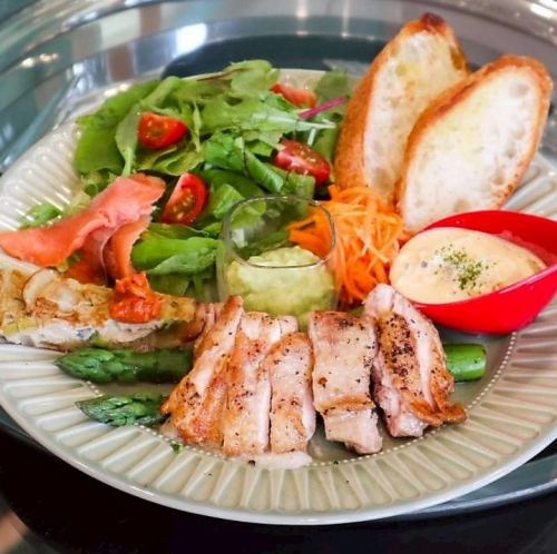 当店おすすめ各種プレートメニュー！1600円（税込み）