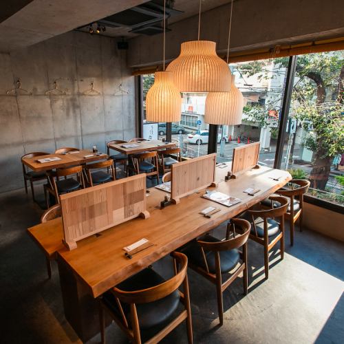 当店では、貸切が可能です。最大26名様までご利用いただけますので、会社の宴会など、特別なパーティーに最適です。他のお客様を気にすることなく、プライベートな空間で大切な方々と心ゆくまでお過ごしいただけます。詳細やご希望については、お気軽にスタッフまでお問い合わせください。