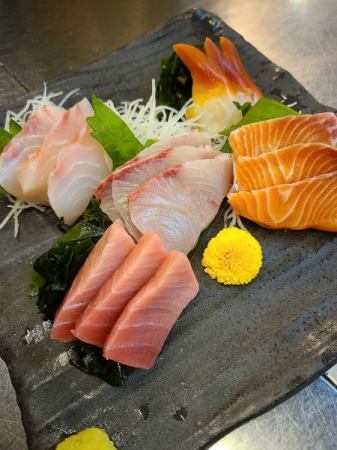 Assorted 5 pieces of sashimi for 2 people