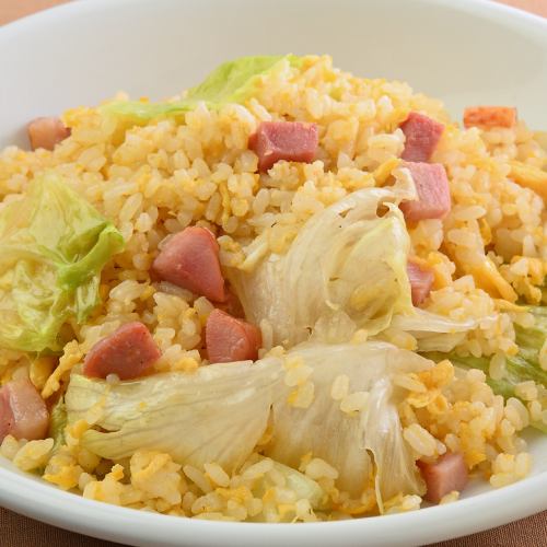 スモークダックとレタスの炒飯