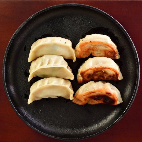こだわり豚肉の手作り餃子(6個)