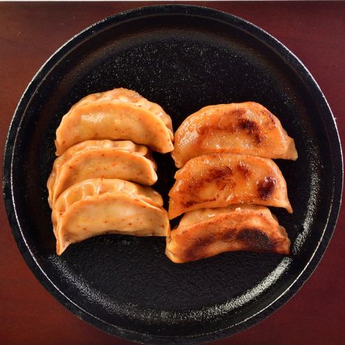 ピリ辛黒毛和牛餃子(6個)