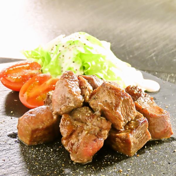 【肉好き必見！】厚切りだからこそ味わえる、贅沢な旨味！ 「厚切り牛タンステーキ」