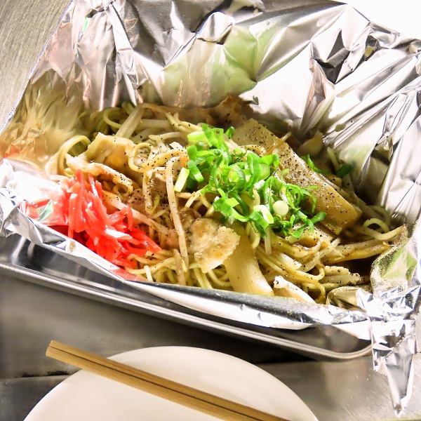 【こだわり麺使用！】〆にもぴったりな満足度の高い一皿♪「焼きラーメン」