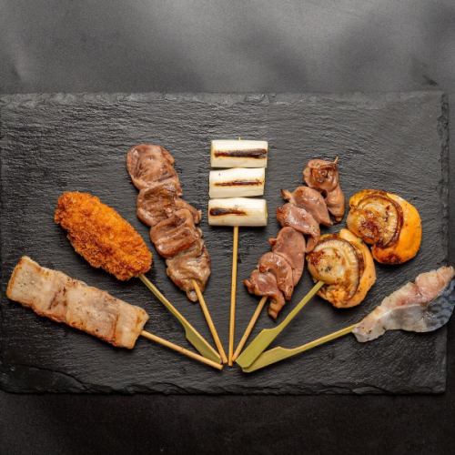 Authentic charcoal-grilled yakitori! Carefully hammered skewers are grilled.