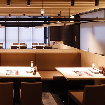 カジュアルながらも落ち着きのある大人の雰囲気漂う店内♪