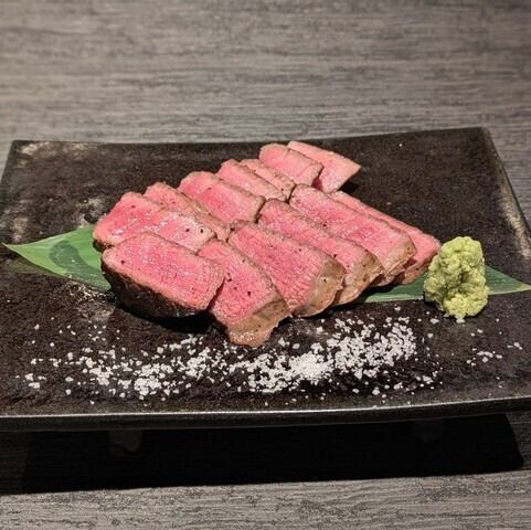 黒毛和牛の炭火焼きステーキ
