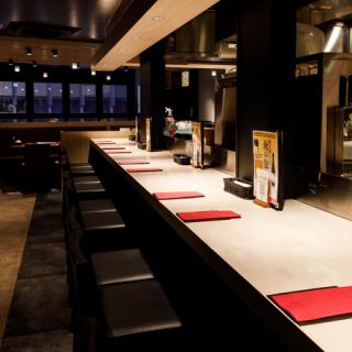 キッチン向かい側にあるカウンター席!おひとり様でのご利用はもちろん、2名様でのご利用は普段とは異なる距離感でお食事ができるのでオススメです!!デートなどにも◎【渋谷 センター街 俺の 和牛 黒毛和牛 ステーキ ハンバーグ 松阪牛 炭火 宴会 女子会 忘新年会 飲み会 飲み放題 ランチ】