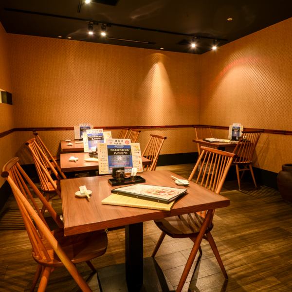 If you are not good at digging, don't worry! You can rent a table seat with a door and use it as a private room for up to 12 people!