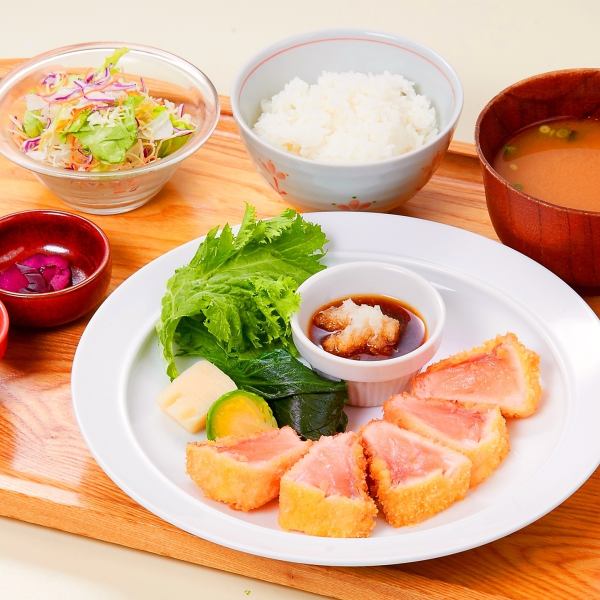 ◇ Pink taste ◇ The crispy texture is excellent! "Rare cutlet of raw salmon"