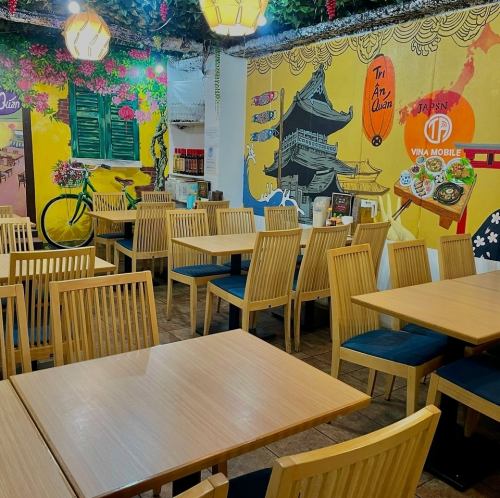 2名様掛けのテーブル席です。【栄養満点のベトナム料理が充実】ベトナム料理は栄養バランスが整った体に良いことが特徴的！一食の中で主食・主菜・副菜が揃っていて、野菜もたっぷりお楽しみいただけます！初めての方はまずランチがおすすめ◎彩り豊かなメニューをぜひご堪能ください☆