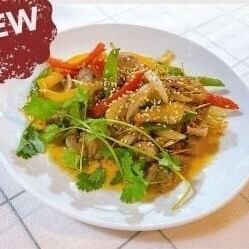 鶏肉とレモンガラス辛子炒め