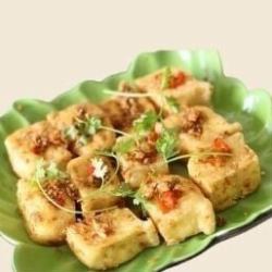 Fried tofu and lemon glass