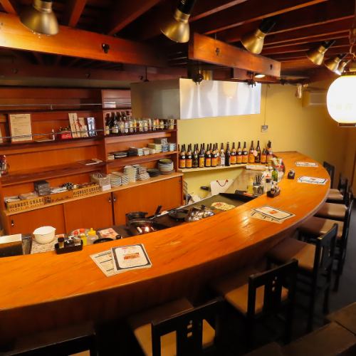 明るく落ち着ける店内