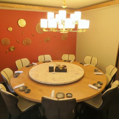 VIP席です。6名様からご利用が可能で室料を入れグループで最低3万円よりご利用が可能となります。