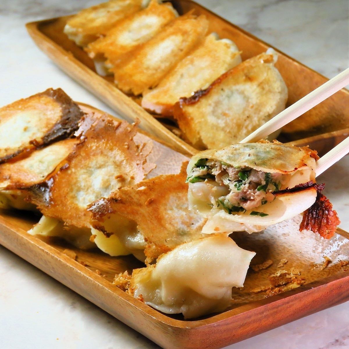 自慢の手作り餃子が自慢のアットホームな酒場