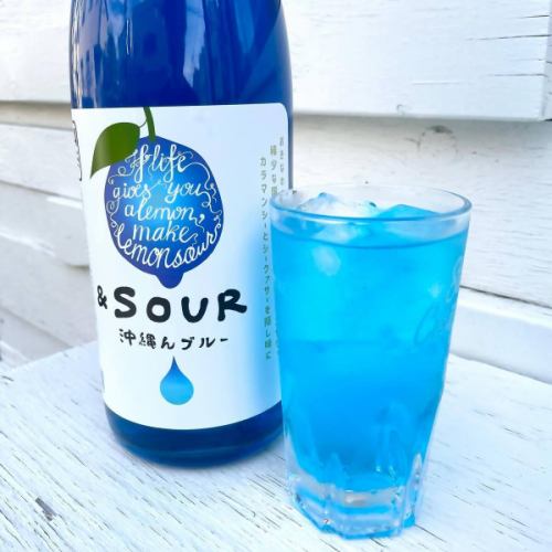 🐓
Hello 😎

The temperature difference is intense every day,
On a sunny and warm day like today
You'll definitely want to gulp down some beer!!

However,
Perfect for the upcoming hot season
Lemon sour has arrived, so let me introduce it to you!!

"Okinawa Blue Sour"
Birthplace of T-Ander's poster girl "Mana-chan"
Inspired by the sparkle of Okinawa's beautiful ocean,
A green lemon sour made from rare domestic lemons.
Calamansi and Shikuwasa
It is used as a secret ingredient to give it a tropical feel.
A refreshing and pleasantly sour, dry lemon sour😍

This is a drink you should definitely try!👍

★Reservations accepted🐓🍻
For reservations, please contact us by phone, DM or online reservation.
When using the course
We can also rent the entire venue for groups of 10 or more.
Please feel free to contact us 😊

5 minutes walk from the south exit of Kibougaoka Station on the Sotetsu Line
〒241-0825
Kanagawa Prefecture Yokohama City Asahi Ward Naka Kibougaoka 106-33
Yamazaki Building 1F
TEL:045-273-3416
14:00-23:00 (L.O. 22:00)
Closed: Tuesdays and public holidays
#Yokohama #Sotetsu Line #Kibougaoka #Izakaya
#Food #Drinks #Late lunch #Quick drink
#Daytime drinking #Chicken dishes #Domestic chicken #Soup curry #Gapao
#Chicken ham #Teeander #Charm