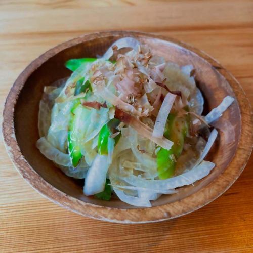 🐓
As the season gradually gets warmer (hotter?),
This year we have prepared a cold menu!

"Cold soup sprinkled on somen noodles"
In a miso-based soup with fish and shellfish stock
Our most popular dish is our homemade chicken ham.
The shiso leaves and myoga ginger make this a refreshing dish.

We also have other refreshing menu items available,
Before the coming heat gets to me
Please try it😎👍

★Reservations accepted🐓🍻
For reservations, please contact us by phone, DM or online reservation.
When using the course
We can also rent the entire venue for groups of 10 or more.
Please feel free to contact us 😊

5 minutes walk from the south exit of Kibougaoka Station on the Sotetsu Line
〒241-0825
Kanagawa Prefecture Yokohama City Asahi Ward Naka Kibougaoka 106-33
Yamazaki Building 1F
TEL:045-273-3416
14:00-23:00 (L.O. 22:00)
Closed: Tuesdays and public holidays
#Yokohama #Sotetsu Line #Kibougaoka #Izakaya
#Food #Drinks #Late lunch #Quick drink
#Daytime drinking #Chicken dishes #Domestic chicken #Soup curry #Gapao
#Chicken ham #Teeander #Charm