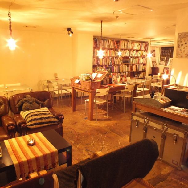 Inside the store there are specialized books on arts and architecture and art books that you can not see very much in Japan.Enjoy international craft beers and original country style French ♪ in a fashionable atmosphere in a calm atmosphere ♪