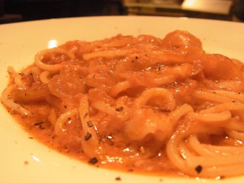 Pasta with tomato sauce and mozzarella cheese