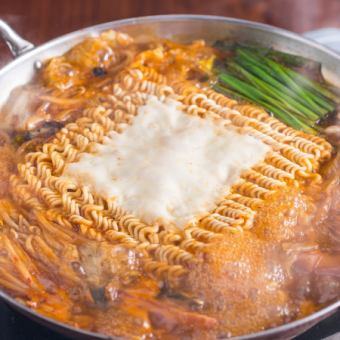 [Includes budae jjigae ☆ All-you-can-eat and drink] 2 hours all-you-can-drink included ♪ budae jjigae & popular Korean dishes ★ All-you-can-eat 50 types 3,780 yen