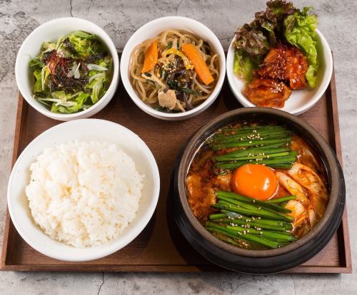 Overwhelmingly affordable Korean beauty set meal lunch!