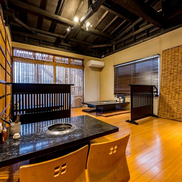 The spacious interior of the old-style house has been well-received as `` settled '' ♪ It has a high ceiling, so it is hard to smell and it is also well-received that it is hard to get rid of smoke ♪ While listening to delicious meat, Please relax slowly ♪