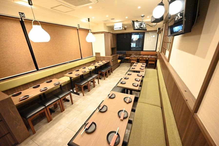 友人や会社の同僚との急な飲み会もご安心を♪８名様から利用可能な半個室完備。「せからしか」では、“当日OK”の席のみ予約をネットorお電話で承っております。女子会・合コン・ママ会等、少人数でのご利用も大歓迎★どこかなつかしい落ち着きのある店内で、こだわりのやきとん料理をお楽しみください！