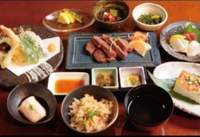 沖縄料理が楽しめるコースはお一人様3,300円（税込）～ご用意◎