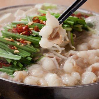 From January 4th, all-you-can-eat motsunabe course with secret soup for 3,300 yen. 2 hours of all-you-can-drink + 6 dishes including motsunabe. *Fridays, Saturdays and the day before holidays: 4,000 yen