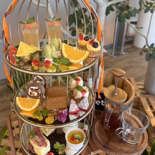[From May 15th] Afternoon tea set with 10 kinds of fruit and all-you-can-drink tea, 2,728 yen (tax included)