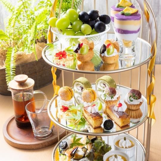 [From 9/13] Shine Muscat Afternoon Tea Set with all-you-can-drink tea 2,728 yen (tax included)