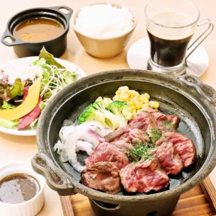 【カフェプレート）陶板焼きステーキ♪ライス・サラダ・スープ・ドリンク付き（14時30分～19時LO）