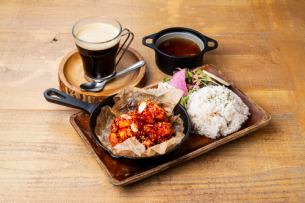 【カフェプレート】ヤンニョムチキン♪ライス・サラダ・スープ・ドリンク付き（14時30分～19時LO）